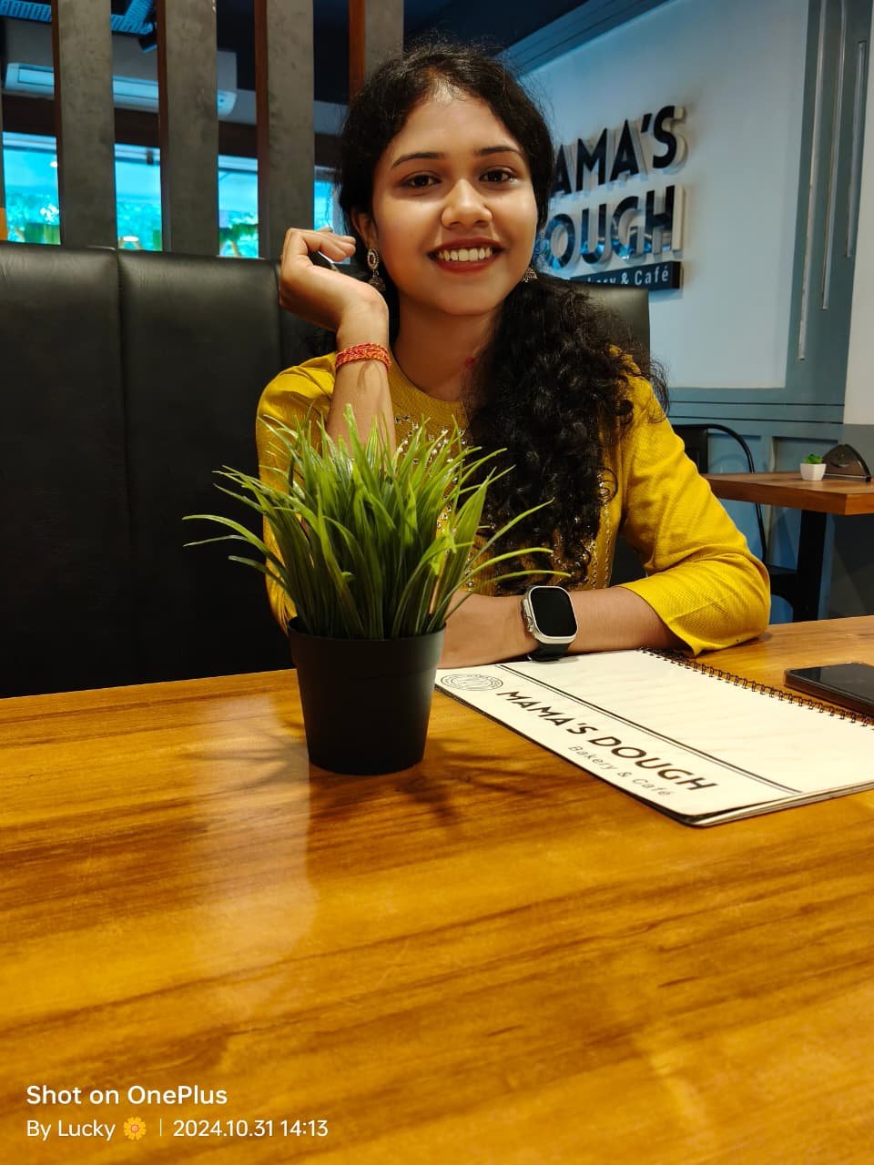 Avuu smiling at a café